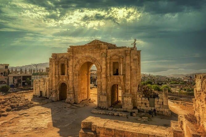 A stunning photograph representing the guided tour to Jerash and Ajlun from Rumman Hotel