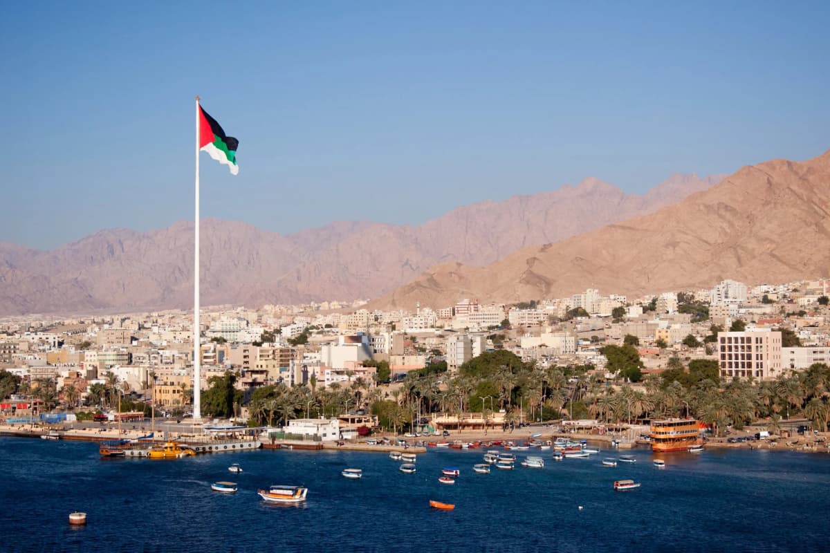 A stunning photograph representing the guided tour to Aqaba via Wadi Araba from Rumman Hotel